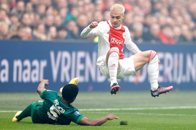 Martínez meldt zich af voor interlands, Antony stapt wél vliegtuig in