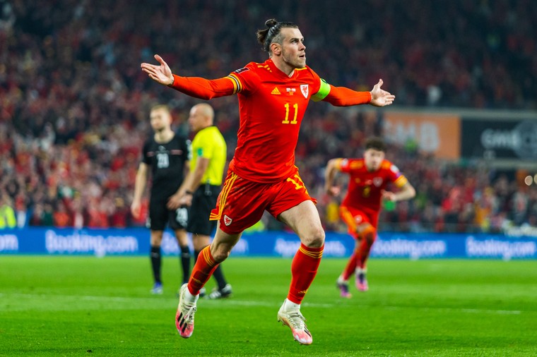 Heroïsch optreden Bale laat Wales dromen van eerste WK in 64 jaar