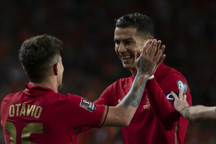 Portugal en Ronaldo halen opgelucht adem na dure misser Burak Yilmaz