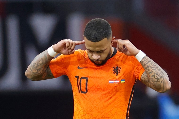 ‘Barcelona werkt mee aan vertrek Memphis, clubs staan in de rij’