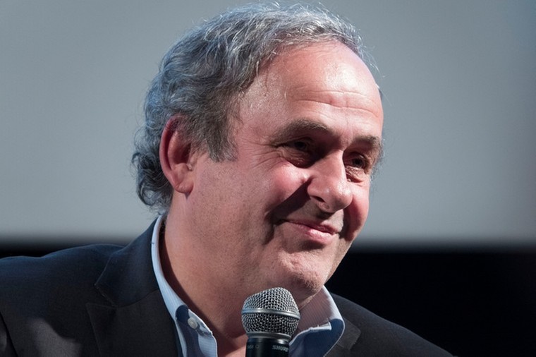 Platini richt zich tot ‘oude bekende’ Poetin: ‘Stop deze agressie’