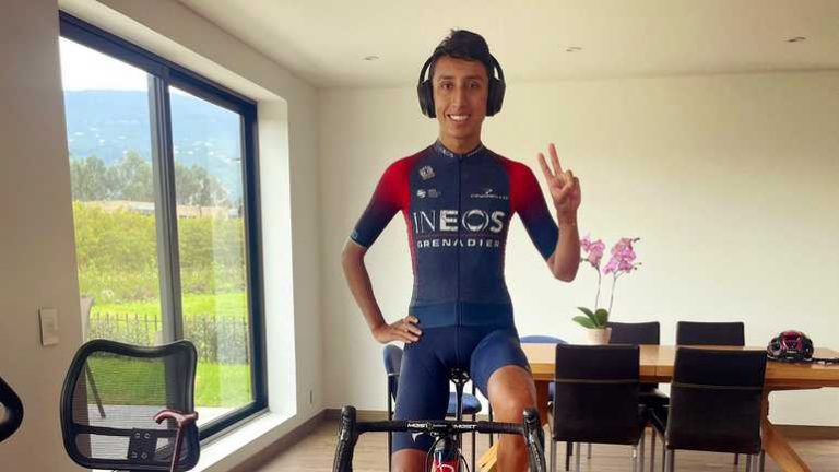Egan Bernal hervat anderhalve maand na zware crash training: ’Voel me geweldig’