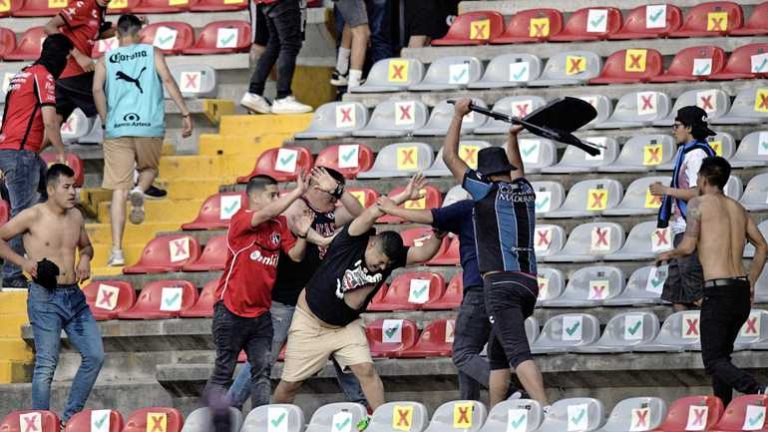 Tien arrestaties na hevige voetbalrellen in Mexico