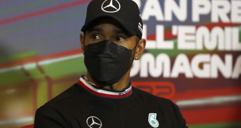 Hamilton geeft titelhoop nog niet op: ‘Gebeurt veel in een seizoen’