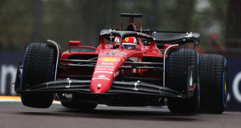VT1: Leclerc snelste op nat Imola, Verstappen derde in belangrijke sessie
