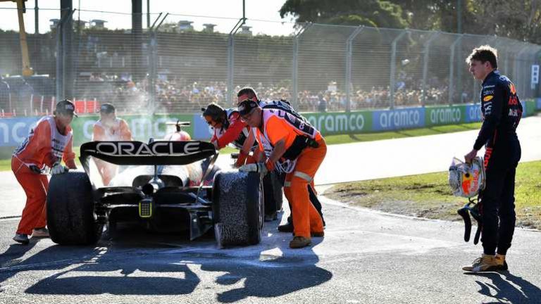 Drama voor Verstappen bij GP Australië, Leclerc superieur
