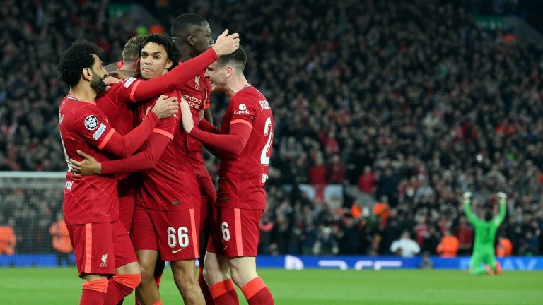 Liverpool laat Villarreal kansloos op Anfield en ruikt CL-finale: 2-0