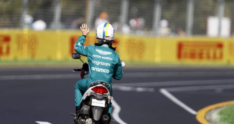Boete van 5.000 euro voor Vettel na scooterritje naar pitstraat na VT1