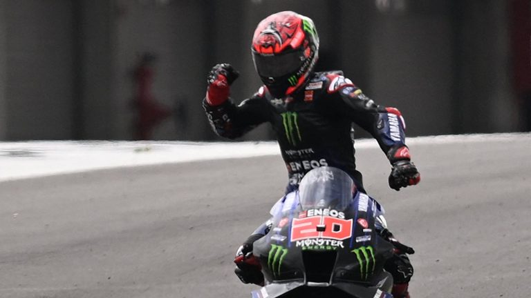 Wereldkampioen Quartararo boekt eerste zege van seizoen, megacrash in Moto2