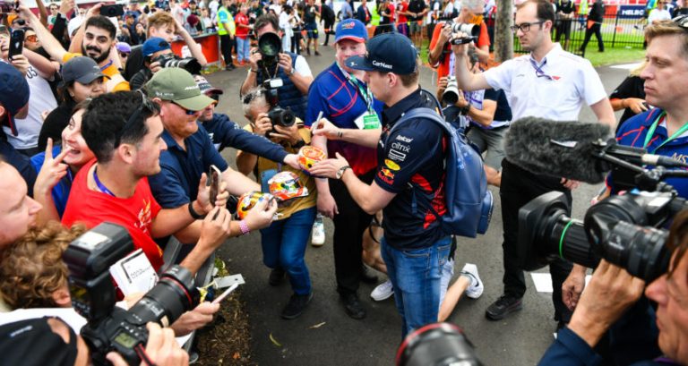 Verstappen niet van plan om meer te doen in een weekend: ‘Ben hier om te racen’