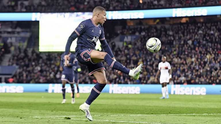 PSG wil Mbappé met aanvoerdersband verleiden om te blijven