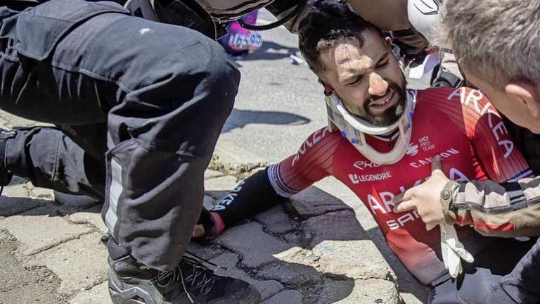 Nacer Bouhanni breekt halswervel na bizarre crash