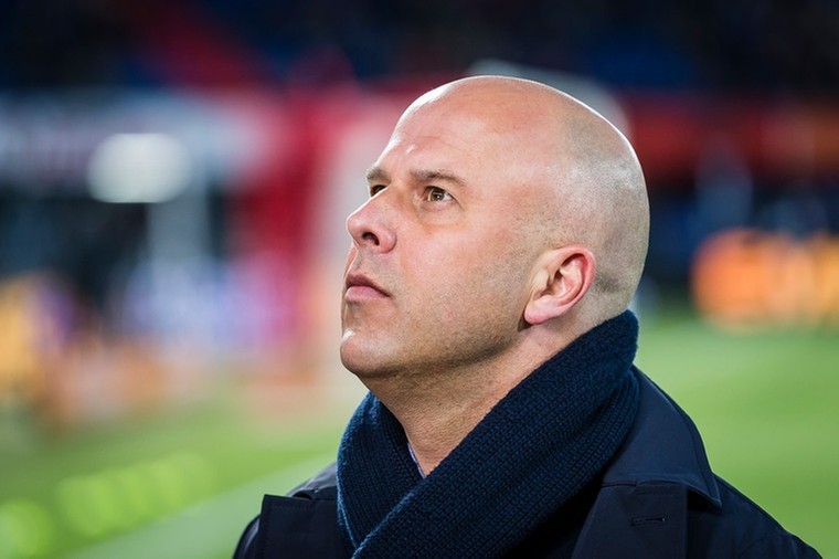 Guardiola inspireert Slot voor clash met Sampaoli: ‘Hij doet nooit concessies’