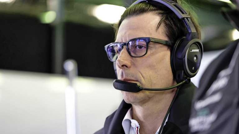 Mercedes-teambaas Wolff verbaasd over progressie Ferrari: ’Nog nooit zoiets gezien’