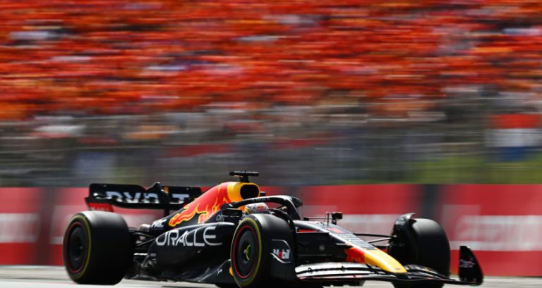 Verstappen neemt leiding in kampioenschap over na zege in zeer vermakelijke GP Spanje