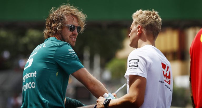 Vettel neemt het op voor Schumacher: ‘Is tot veel meer in staat dan wat hij nu laat zien’