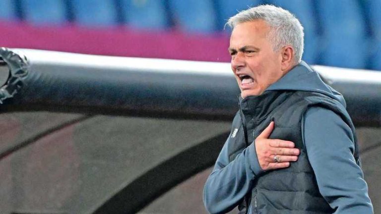 José Mourinho in tranen na bereiken finale Conference League