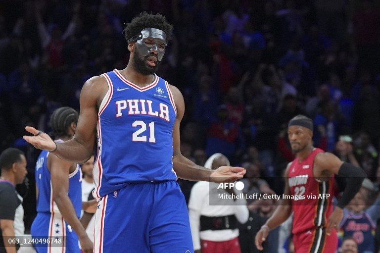 76ers met Embiid onderuit, Suns langs Dallas