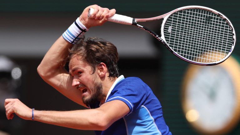 Medvedev zonder setverlies en met opvallend gemak naar derde ronde Roland Garros