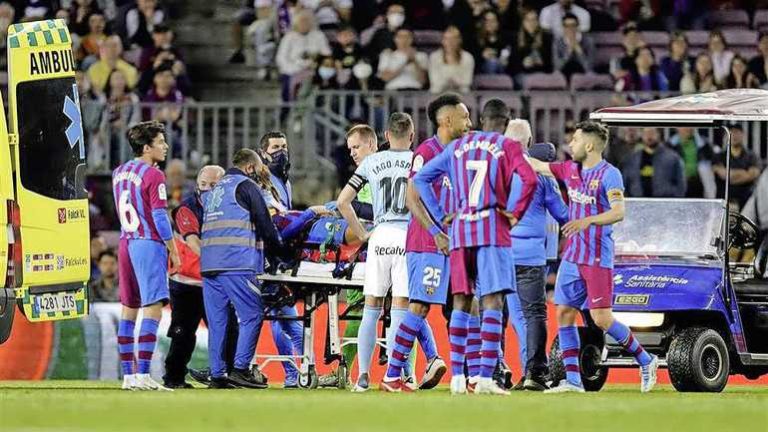 FC Barcelona-verdediger Ronald Araújo verlaat ziekenhuis na snoeiharde botsing