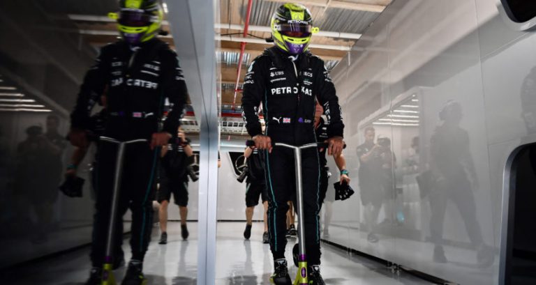 Wolff: ‘Weet zeker dat Hamilton dit seizoen wat geluk zal hebben’