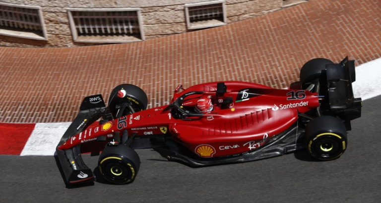 VT2: Ferrari klasse apart, Ricciardo loopt flinke schade op na crash