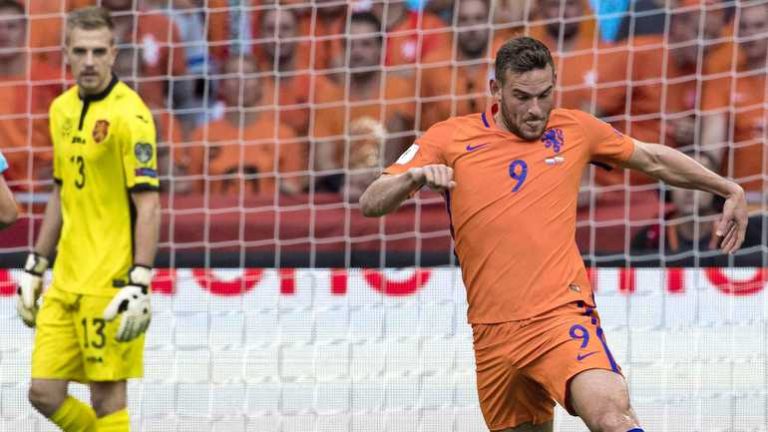 Vincent Janssen meldt zich na bruiloft bij Oranje, Van Gaal verrast met Jerdy Schouten