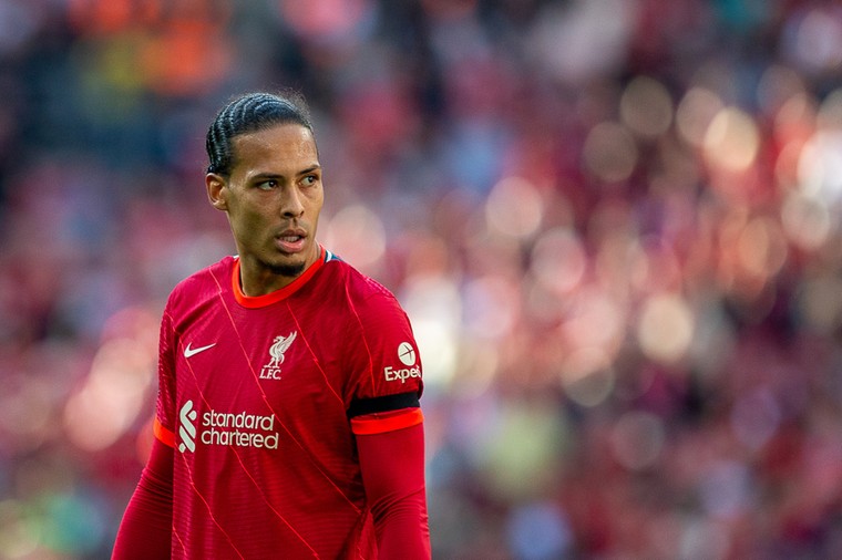 Ultiem compliment voor Van Dijk: ‘Hij is de beste verdediger aller tijden’