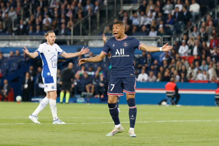 Transfersoap zonder einde: Mbappé duikt nu weer op in Madrid