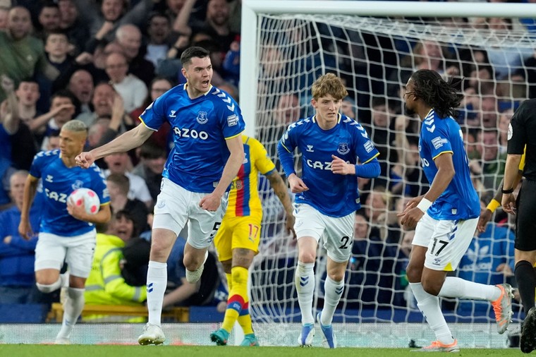 Everton na geweldige comeback zeker van Premier League-handhaving