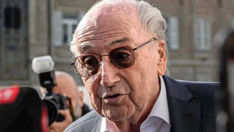 Verhoor Blatter (86) uitgesteld wegens gezondheidsklachten: ’Voel me niet goed’