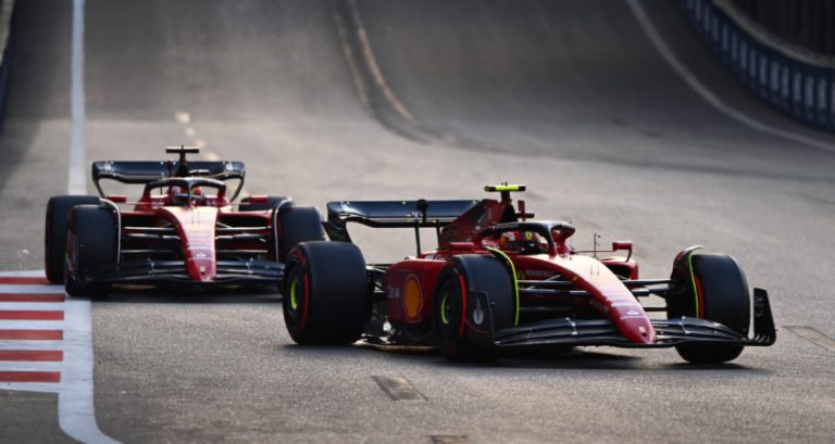 Opnieuw drama voor Ferrari: Sainz en Leclerc vallen uit met problemen in Bakoe