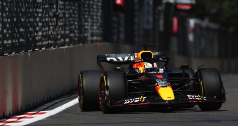 Verstappen leidt Red Bull in Bakoe naar één-twee, dubbele uitvalbeurt Ferrari