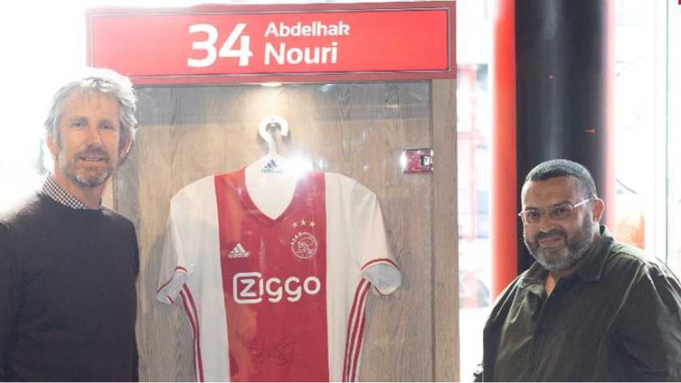 Fraai eerbetoon van Ajax aan Nouri