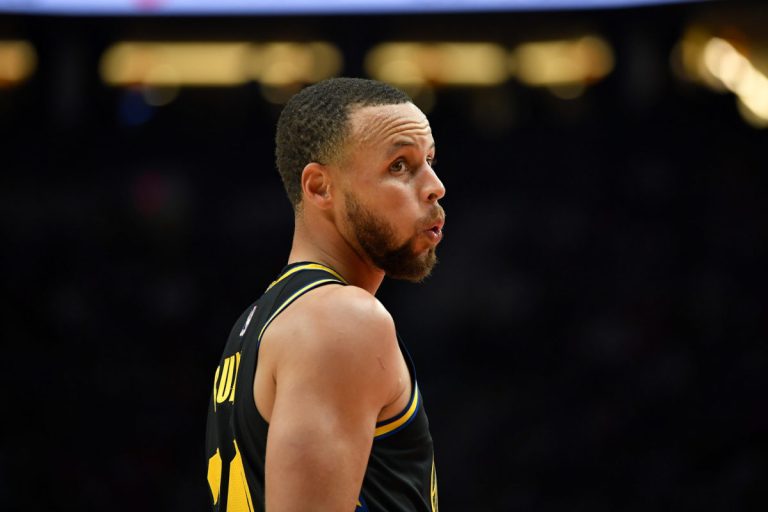 Steph Curry fenomenaal in cruciale vierde finalewedstrijd