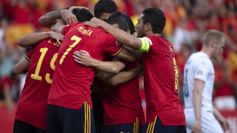 Spanje neemt kop over van Portugal, dat zonder Ronaldo verliest van Zwitserland
