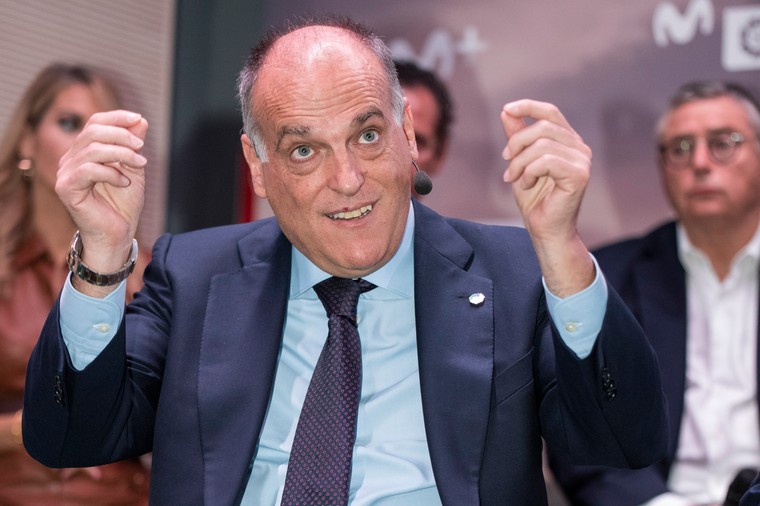Tebas voegt woord bij daad en dient aanklacht in tegen PSG en Al-Khelaïfi