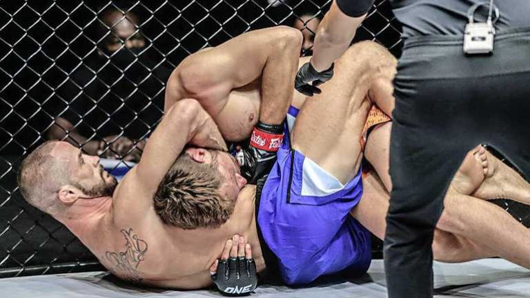 MMA-vechter De Ridder snel klaar met Bigdash en blijft wereldkampioen
