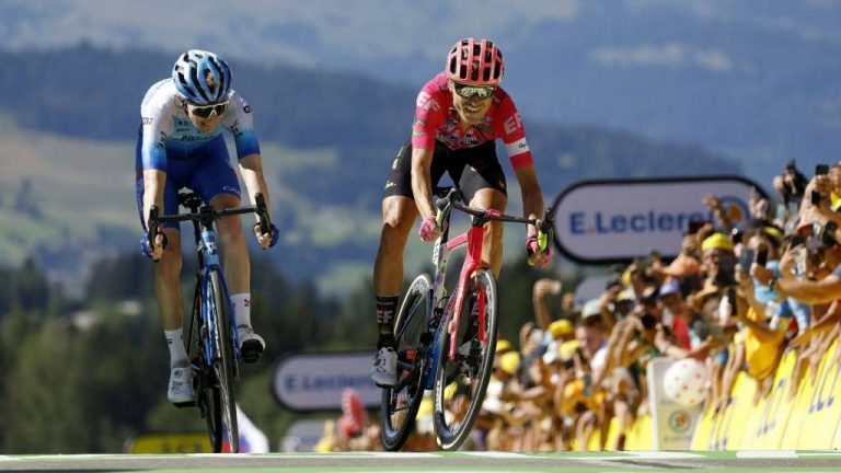 Cort wint Alpenetappe na wonderlijke finale; Pogacar houdt nét geel