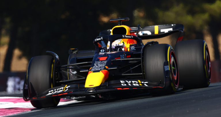 Verstappen loopt door zege in GP Frankrijk en uitvalbeurt Leclerc uit in kampioenschap