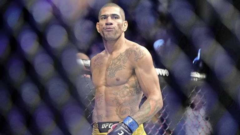 Israel Adesanya daagt na overwinning Alex Pereira uit voor titelgevecht
