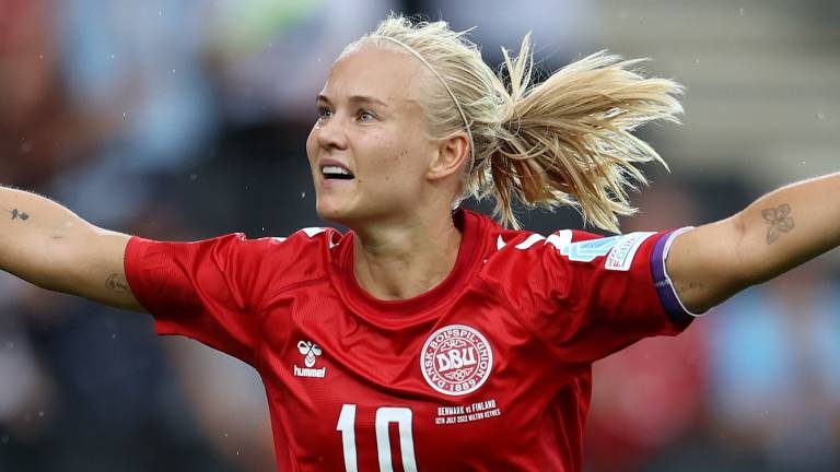 Deense voetbalsters revancheren zich met broodnodige zege op Finland