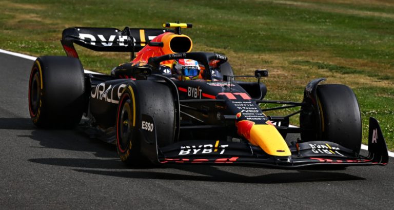 Pérez geniet in ‘geweldige comeback’ van ‘epische’ slotfase op Silverstone