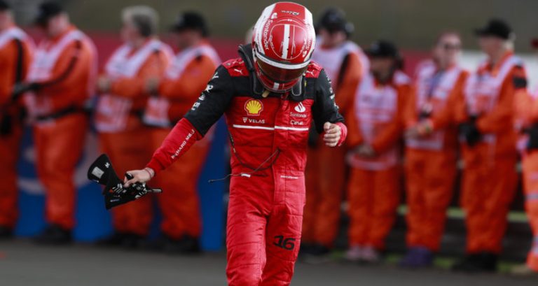 Leclerc houdt zich op de vlakte over Ferrari-strategie: ‘Maar ben teleurgesteld met resultaat’