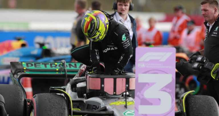 Hamilton derde achter Sainz en Pérez: ‘Dit is echt een bonus voor ons’