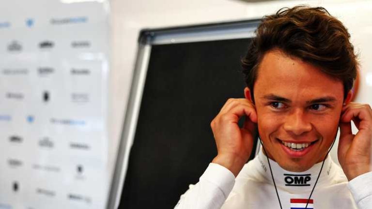 Nyck de Vries vervangt Lewis Hamilton tijdens eerste training in Frankrijk