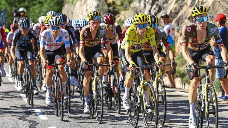 Pidcock wint op Alpe d’Huez, Vingegaard geeft geen krimp