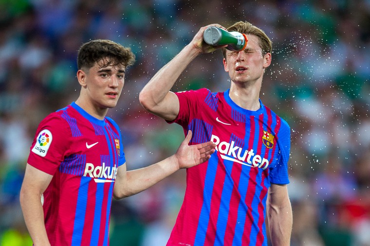 Spaanse pers: ‘Barça vs. Frenkie begint’, wondertransfer Raphinha