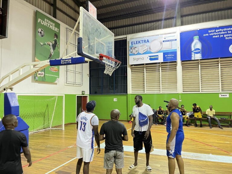 Defecte basketbalring: Mannen eersteklassenwedstrijd gestaakt