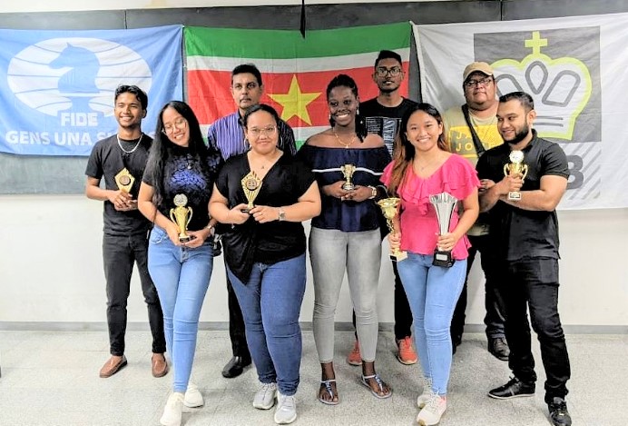 Suriname met tien schakers naar schaakolympiade in India